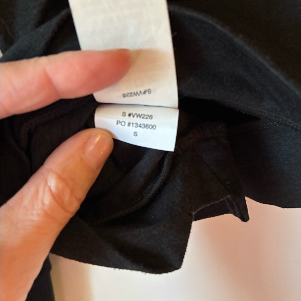 Vuori Women's Halo Essential Hoodie.  Black Heather. size Small. - Picture 5 of 5